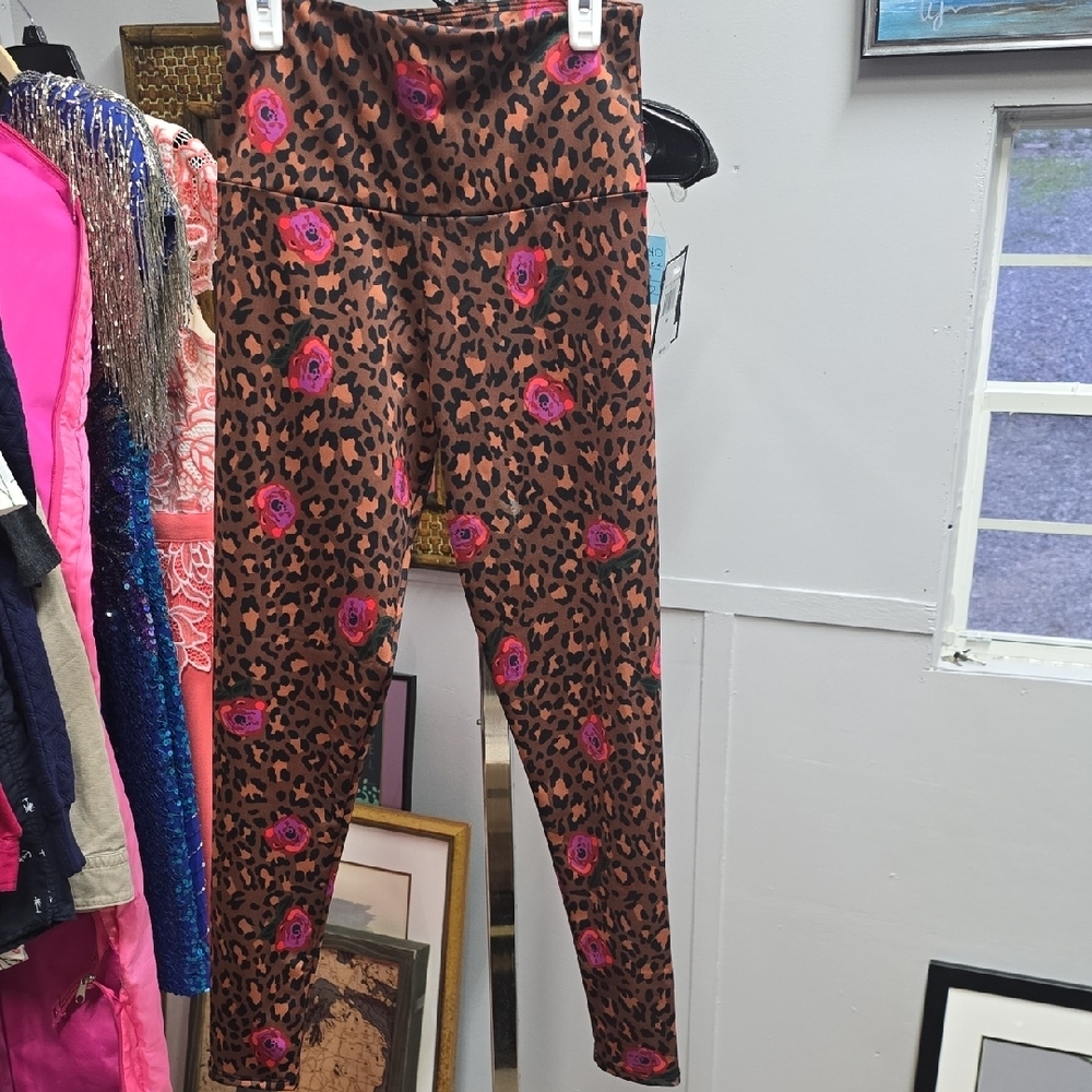 Onzie Leopard Print Ankle Leggings - Brown and Pink